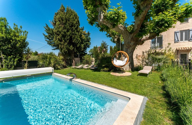 Apartment 'Léonie' with Shared Pool, Wi-Fi and Air Conditioning
