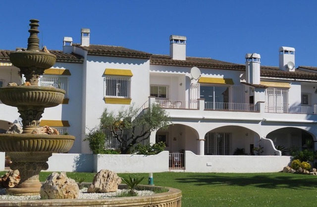 Apartment 'Les Fonts 83' with Shared Pool, Private Terrace and Balcony
