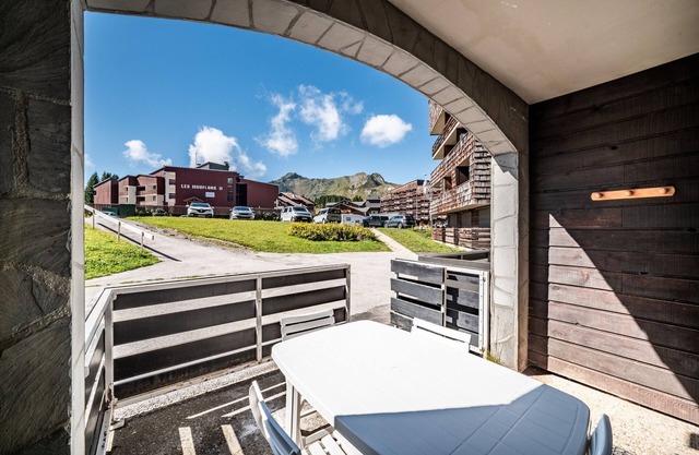 Apartment 'Les Pralyssimes' with Mountain View, Private Terrace and Wi-Fi