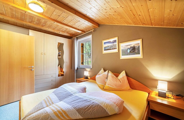 Apartment "Lingerhof - Alpenrose" with Mountain View, Shared Garden & Wi-Fi