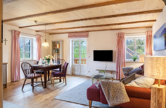 Apartment 'Lisbeth' with Shared Garden, Balcony and Wi-Fi
