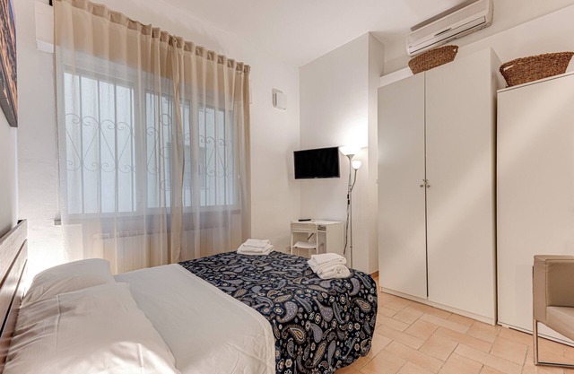 Apartment 'Little 2 Alle Porte Di San Frediano' with Wi-Fi and Air Conditioning