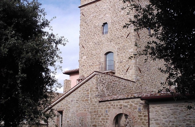 Apartment located within the Baglioni-Pompili Rocca of the fourteenth century.