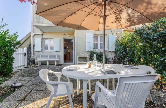Apartment 'Location Oléron, Close to the Beach' with Private Garden