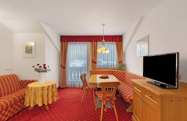 Apartment 'Loderhof Blumenwiese' with Mountain View, Shared Garden and Wi-Fi