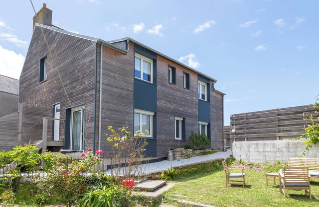 Apartment 'Loft Avec Jardin 5min De La Torche' with Private Garden and Wi-Fi