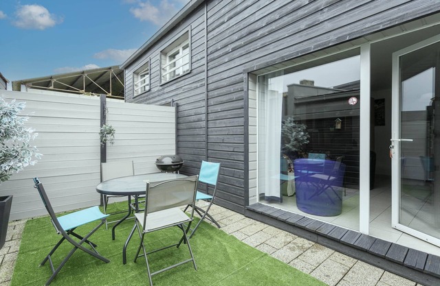 Apartment 'Logement Coquelicot - 6 Personnes' with Private Terrace and Wi-Fi