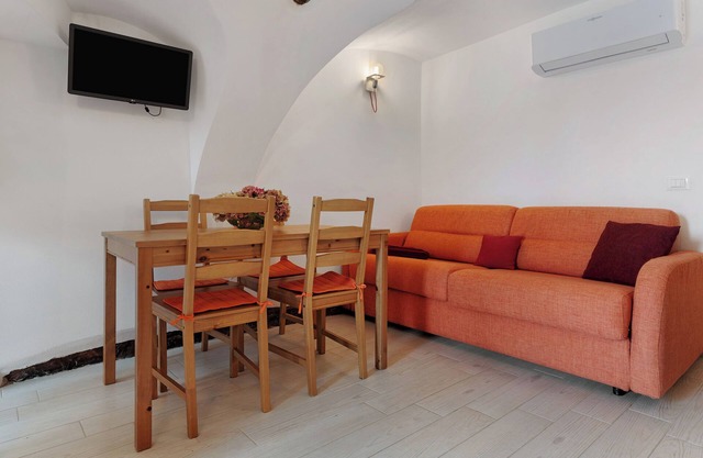 Apartment 'Logge Dei Paroloti Agnese' with Mountain View, Shared Terrace and Wi-Fi