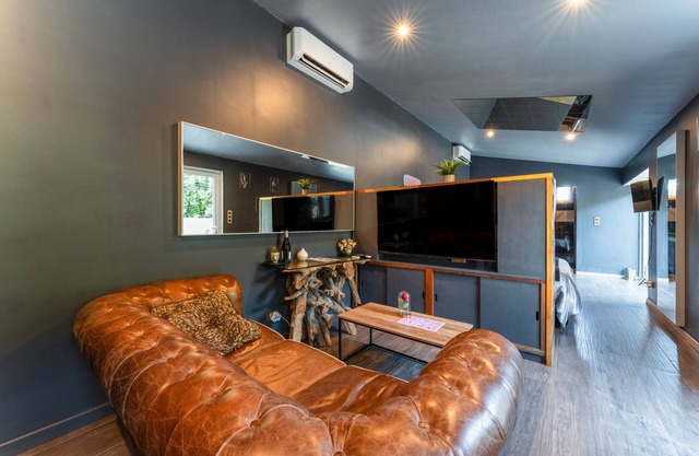 Apartment 'Love Room - Rhôna' with Wi-Fi and Air Conditioning