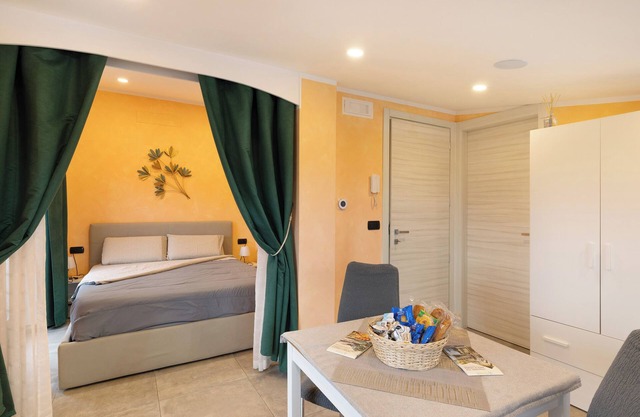 Apartment 'Lovely 1 Bedroom' with Mountain View, Wi-Fi and Air Conditioning