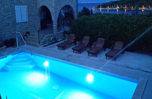 Apartment Lucija - apartment with Pool: - Rogac, Island Solta, Croatia