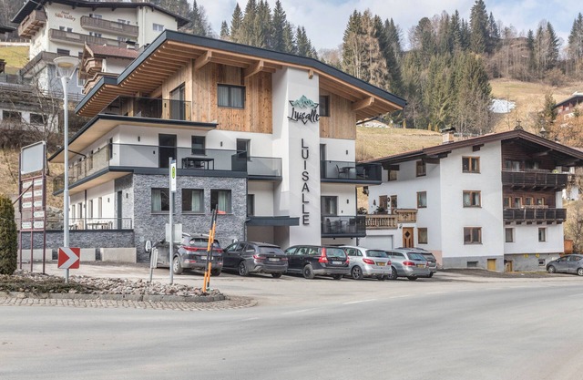 Apartment 'Luisalle Top 6' with Mountain View, Balcony and Wi-Fi
