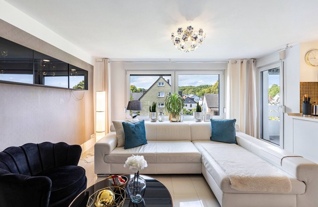 Apartment 'Luxusapartment Mit Balkon' with Balcony, Wi-Fi and Air Conditioning
