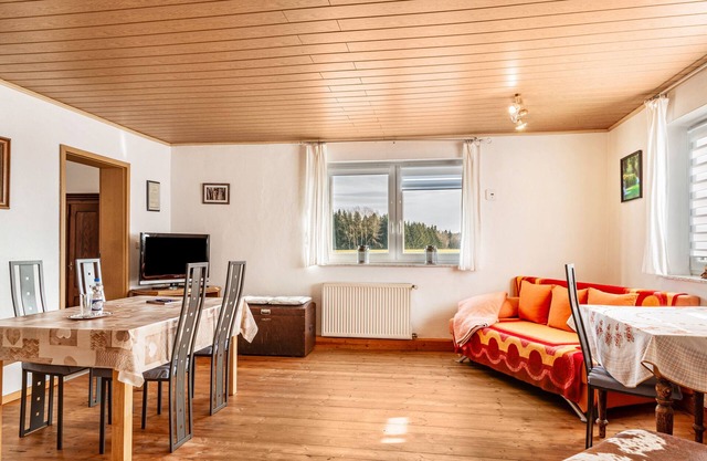 Apartment 'Möblierte Wohnung Ferienwohnung' with Shared Terrace, Shared Garden and Wi-Fi