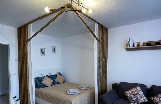 Apartment "Moderne 2 Zimmerwohnung" with Balcony & Wi-Fi