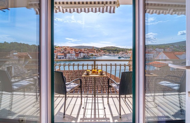 Apartment Magical view (93111-A1) - Milna - island Brac