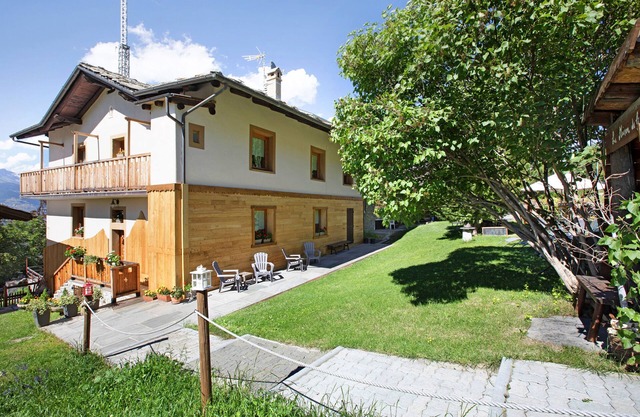 Apartment 'Maison Grange 2' with Mountain View, Shared Garden and Wi-Fi