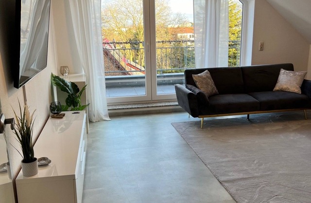 Apartment 'Maisonette Wohnung Frechen City' with Private Terrace, Wi-Fi and Air Conditioning