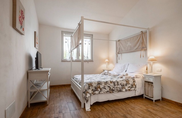 Apartment 'Malva' with Shared Pool, Wi-Fi and Air Conditioning