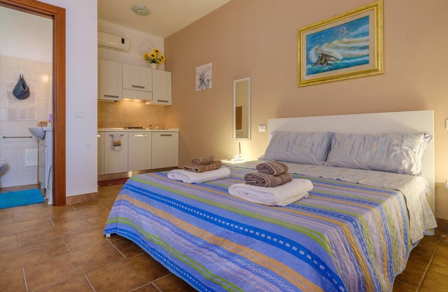 Apartment 'Mamba House 3' with Private Terrace, Shared Garden and Air Conditioning