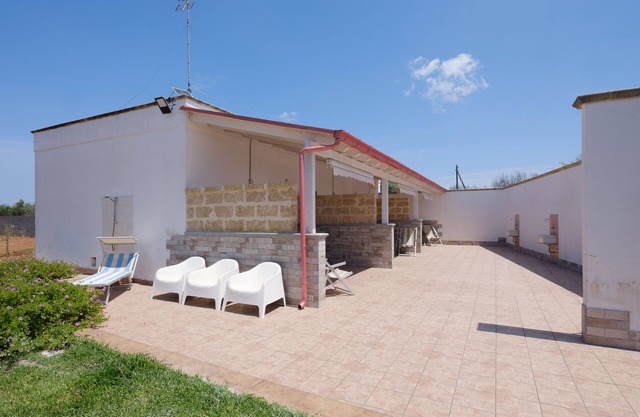 Apartment 'Mamba House 1' with Private Terrace, Shared Garden and Air Conditioning