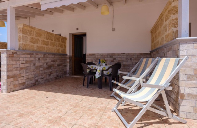 Apartment 'Mamba House 2' with Private Terrace, Shared Garden and Air Conditioning