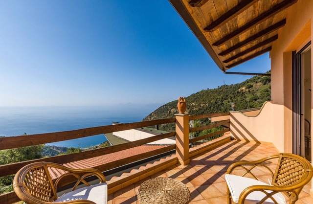 Apartment 'Mandorlo' with Sea View, Private Terrace and Wi-Fi