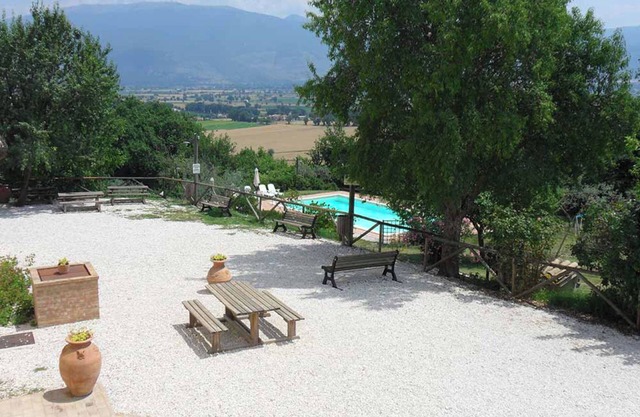 Apartment 'Mandorlo' - Il Poggiolo with Shared Pool, Wi-Fi and Air Conditioning