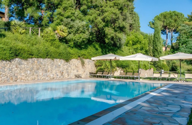 Apartment 'Mano Mano Rota' with Shared Pool, Private Garden and Wi-Fi