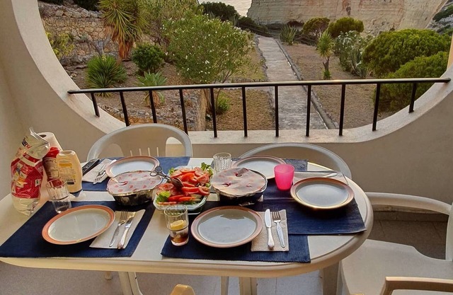 Apartment 'Mar-Colina-Sol' with Sea View, Beach Access, Terrace & Wi-Fi