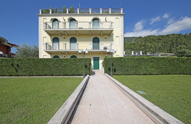 Apartment 'Margherita' with Shared Pool, Wi-Fi and Air Conditioning