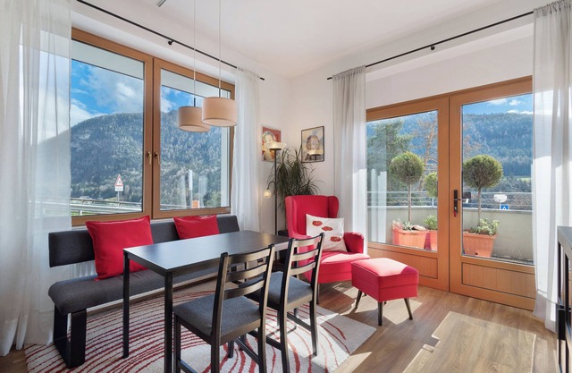 Apartment 'Maria Beatrice Rosso' with Lake View, Private Terrace and Wi-Fi