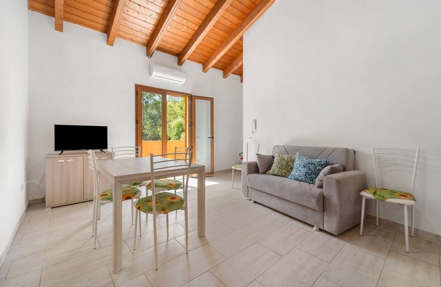 Apartment 'Maria Rosa' with Private Terrace, Wi-Fi and Air Conditioning