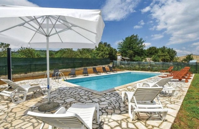 Apartment Marija - rooms with pool: R2(3) - Trilj, Riviera Split, Croatia
