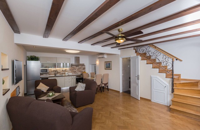 Apartment Maru Prestige - Comfort Duplex Two Bedroom Apartment