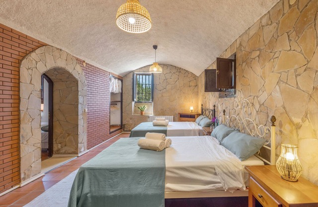 Apartment 'Masìa Can Bavi' with Mountain View, Shared Terrace and Wi-Fi