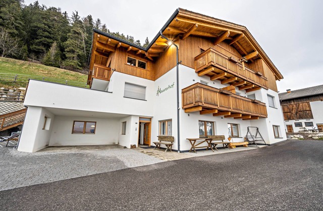 Apartment "Maurerhof Abendrot" with Mountain View, Private Terrace & Wi-Fi