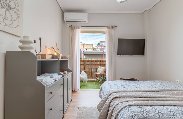 Apartment 'Meliti Kalamata' with Mountain View, Wi-Fi and Air Conditioning