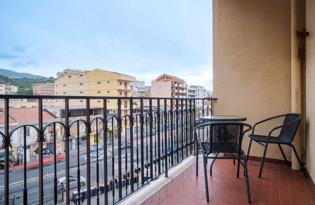 Apartment 'Messina' with Balcony, Wi-Fi and Air Conditioning