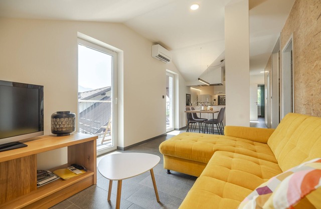 Apartment Mimi with 2 Bedrooms & Balcony & Free Parking