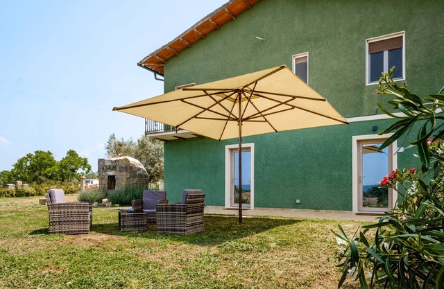 Apartment 'Mimosa' with Shared Garden and Air Conditioning