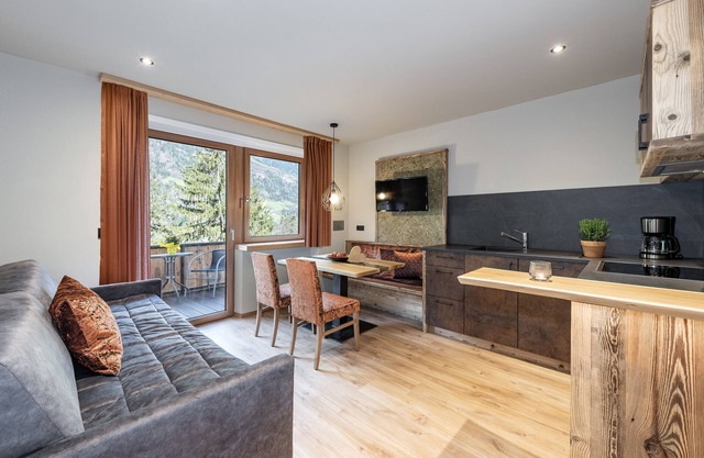 Apartment 'Mirabelle Pension Sankt Ursula' with Mountain View, Shared Terrace and Wi-Fi
