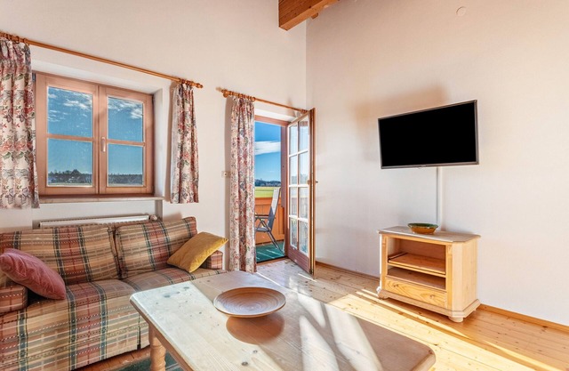Apartment 'Mit Balkon & Terrasse' with shared garden and Wi-Fi