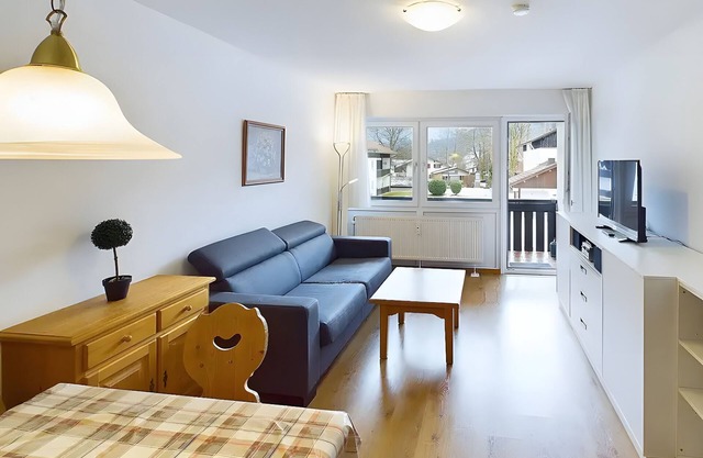 Apartment 'Mit Bergblick, Pool, Sauna' with Mountain View, Shared Garden and Wi-Fi