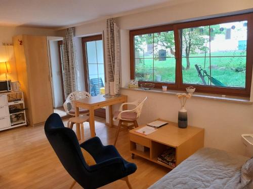 Apartment mit Küche und Balkon oder Terrasse, ruhig und gut erreichbar