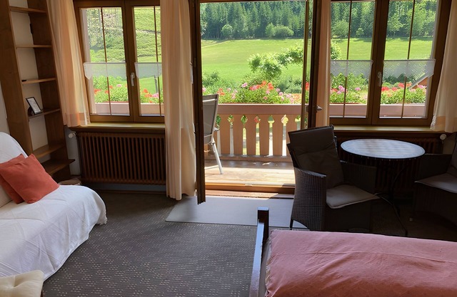 Apartment 'Mittlere Zimmer' with Mountain View, Balcony and Wi-Fi