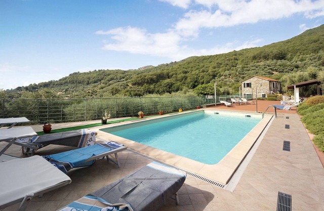 Apartment "Monolocale Sole", mountain view, swimming pool, Wi-Fi, A/C, terrace, garden