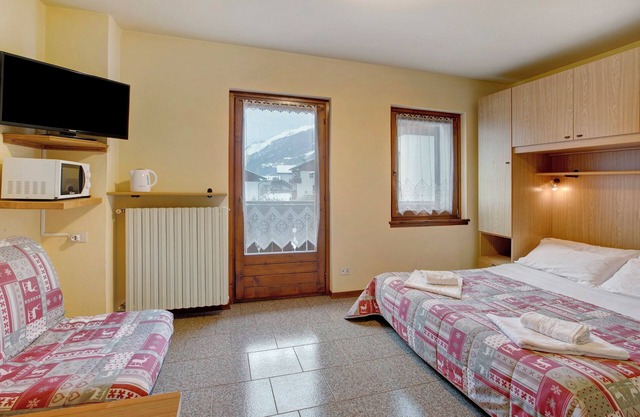 Apartment "Monolocale Iris 1" with Mountain View, Balcony & Wi-Fi