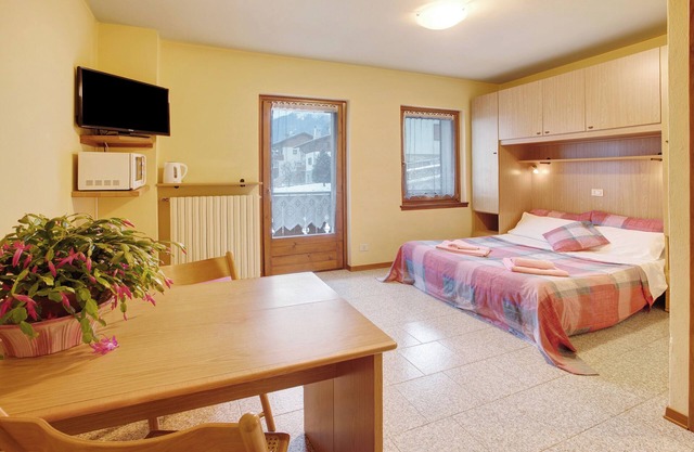 Apartment "Monolocale Sole 2" with Mountain View, Balcony & Wi-Fi