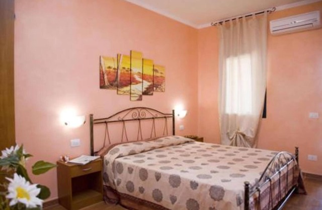 Apartment 'Monolocale - Villa Terra Nostra' with Shared Pool, Wi-Fi and Air Conditioning